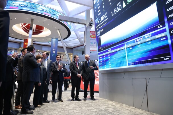 PT Niramas Utama Tbk, produsen makanan dan minuman berbasis kelapa dengan merek INACO, resmi mencatatkan saham perdananya di Bursa Efek Indonesia (BEI), Selasa (7/7/2026)